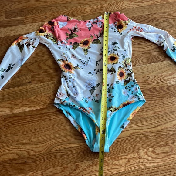Agua Bendita Clara Sunshower One Piece Swimsuit Rash Guard Size Medium New - Picture 6 of 16